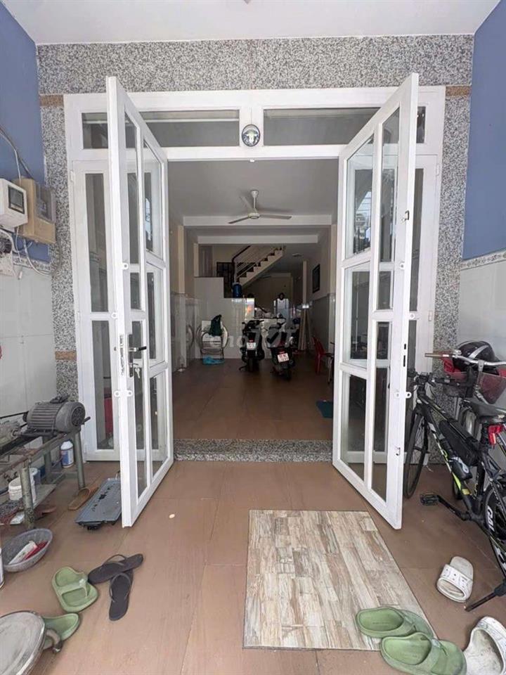 Nhà hẻm xe oto toạ lạc Lê Văn Quới 