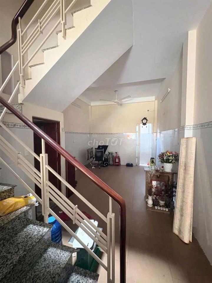 Nhà hẻm xe oto toạ lạc Lê Văn Quới 