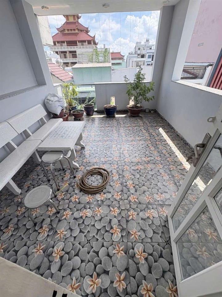 Nhà hẻm xe oto toạ lạc Lê Văn Quới 