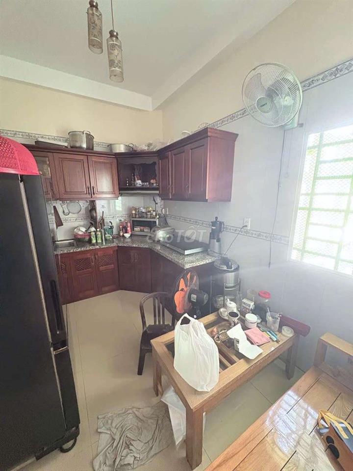 Nhà hẻm xe oto toạ lạc Lê Văn Quới 