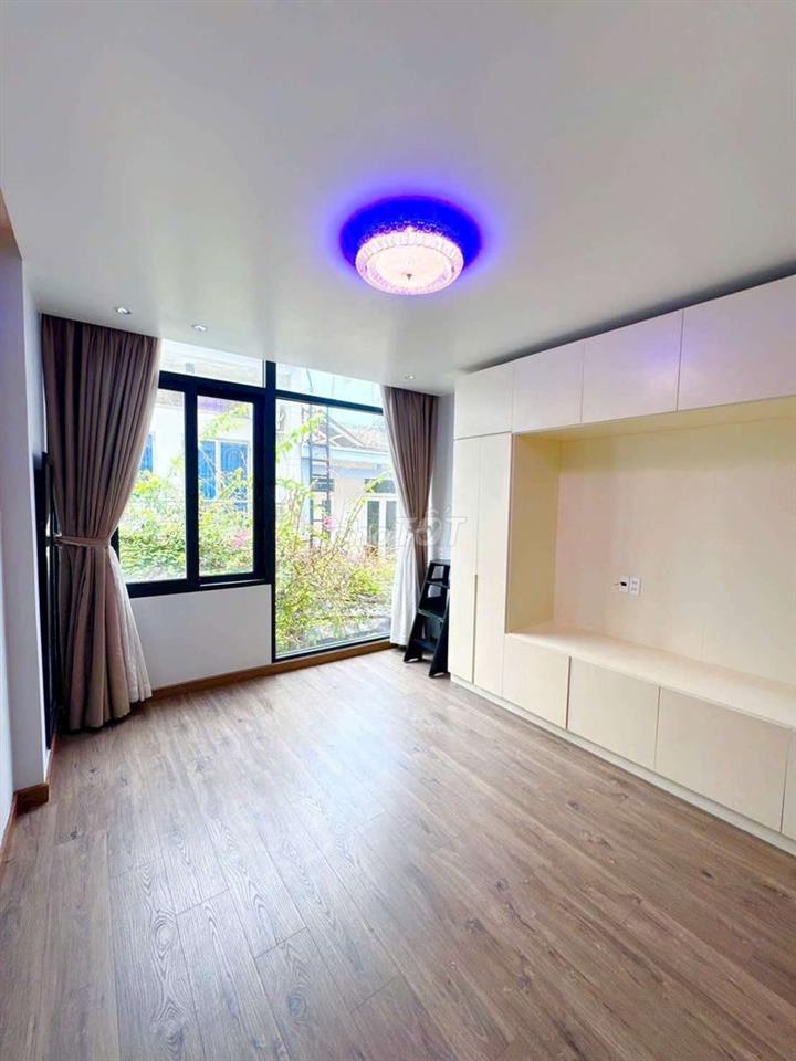 Nhà hiện đại tặng toàn bộ nội thất toạ lạc 449/11/7 HL2
