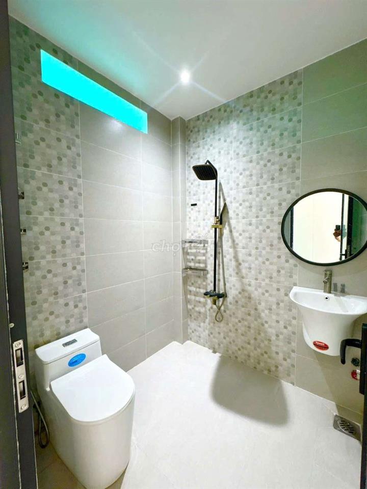 Nhà hiện đại tặng toàn bộ nội thất toạ lạc 449/11/7 HL2