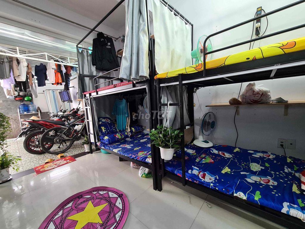 Ký Túc Xá Sinh Viên, Phòng Trọ Nam Tiện Nghi