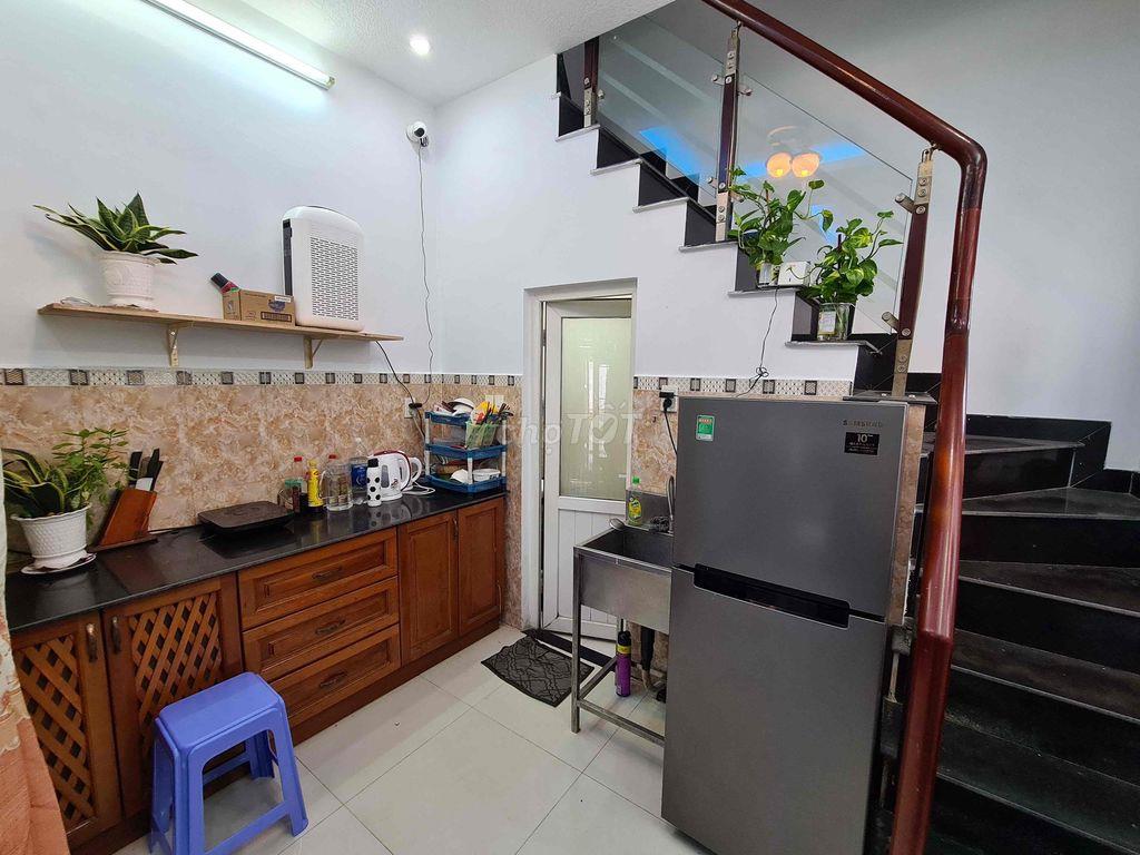 Ký Túc Xá Sinh Viên, Phòng Trọ Nam Tiện Nghi