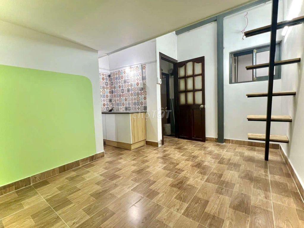 PHÒNG CÓ GÁC RỘNG RÃI NGAY SÁT CÁC TRƯỜNG ĐH LỚN