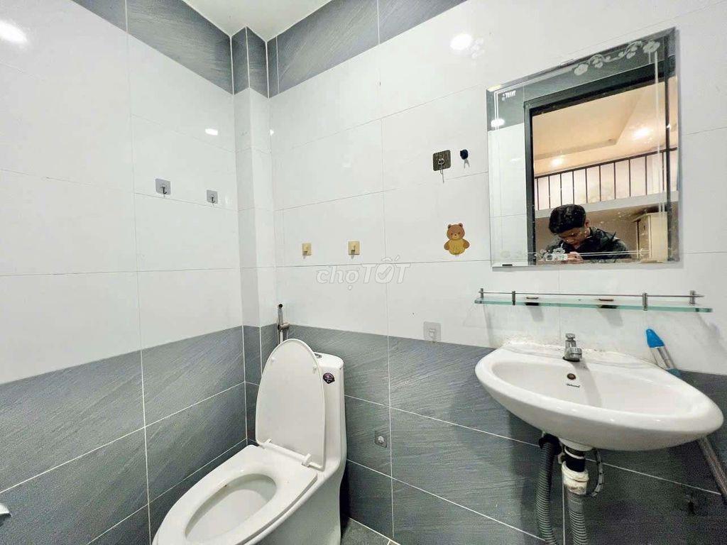PHÒNG CÓ GÁC NGAY GẦN CÁC TRƯỜNG ĐẠI HỌC LỚN, NẰM TRUNG TÂM BÌNH THẠNH