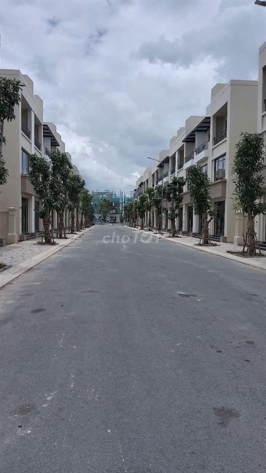 BÁN NHÀ PHỐ GREEN CITY , CHUẨN VINHOMES XANH VÀ ĐỦ DỊCH VỤ TIỆN ÍCH