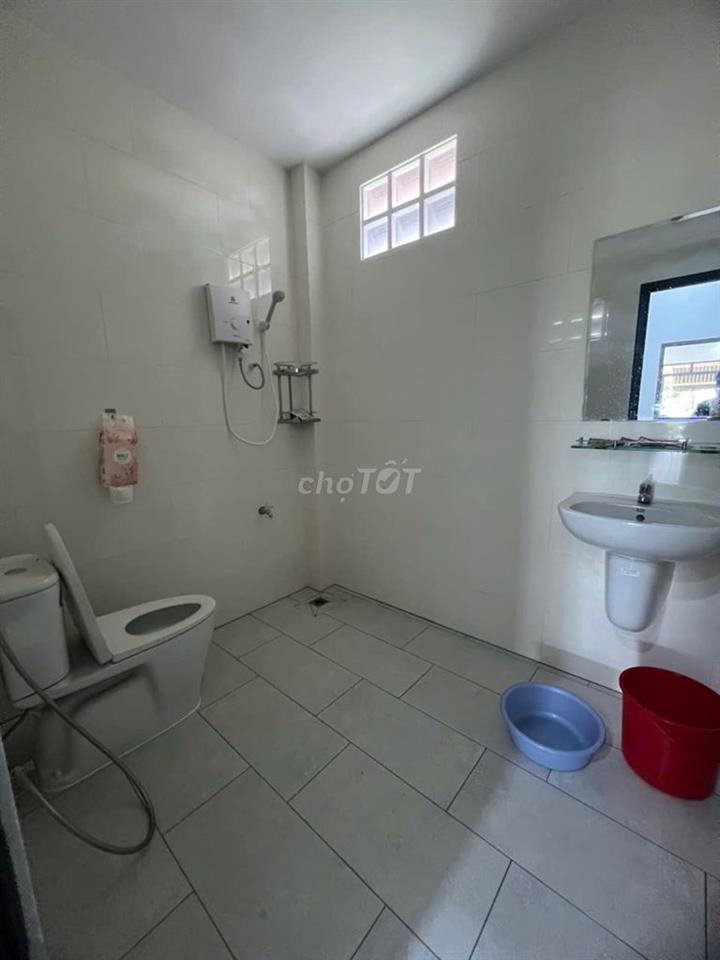 Ký túc xá cao cấp kề Đại học Tài nguyên MT và SP TDTT chỉ 1,2 tr/bạn