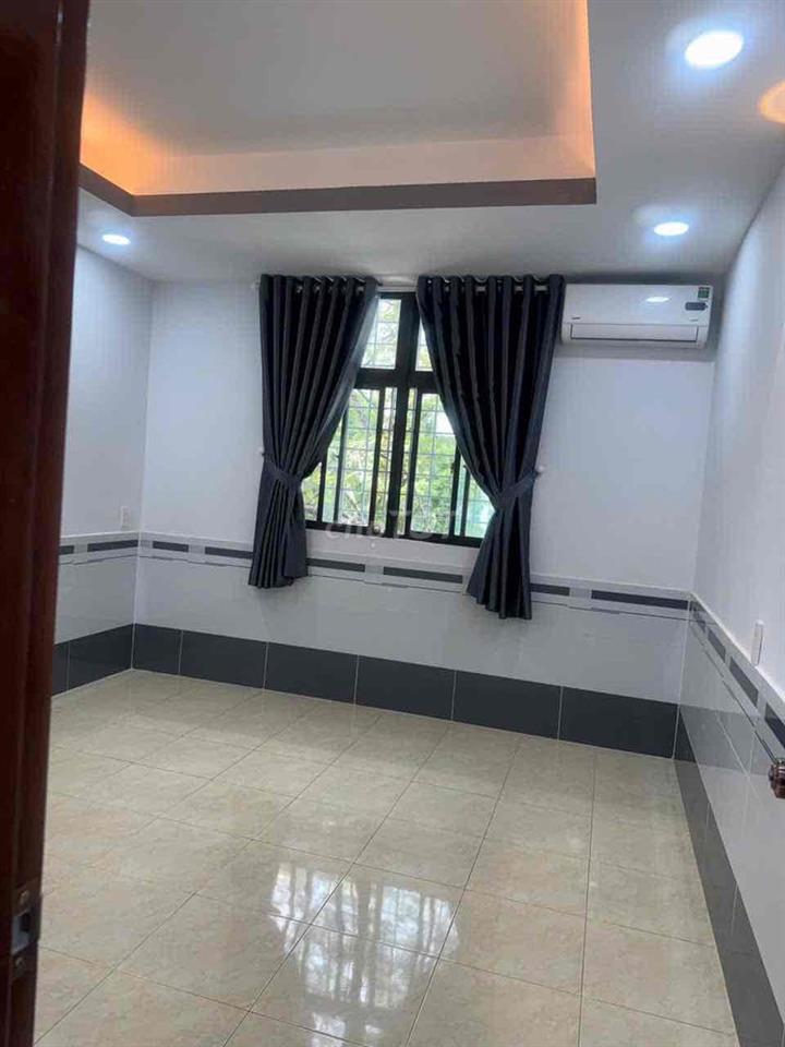 bán chung cư lầu 4,ngay mặt tiền đường Nguyễn Tri Phương