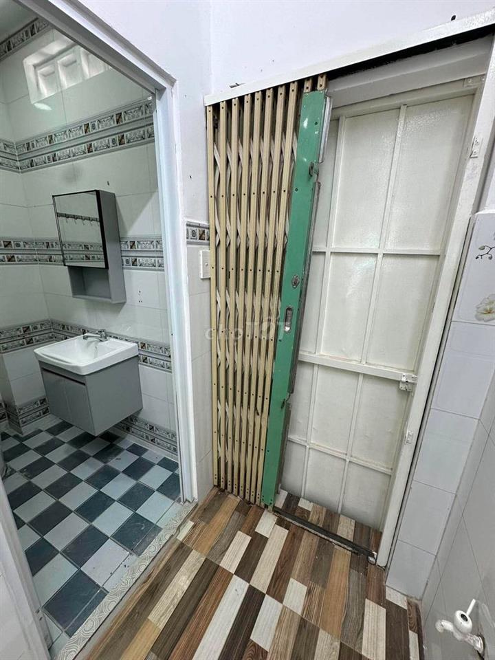nhà mặt tiền chợ