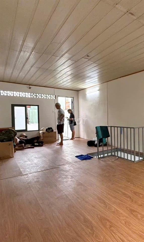 nhà thuê phạm thế hiển f6 q8