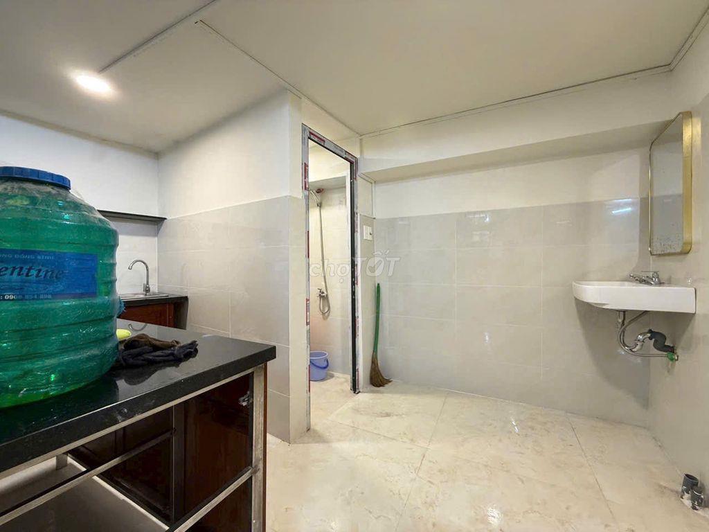 nhà thuê phạm thế hiển f6 q8