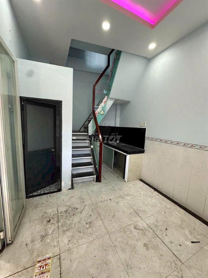 cho thuê nhà f1 Q8 chỉ 6tr mà 2 lầu