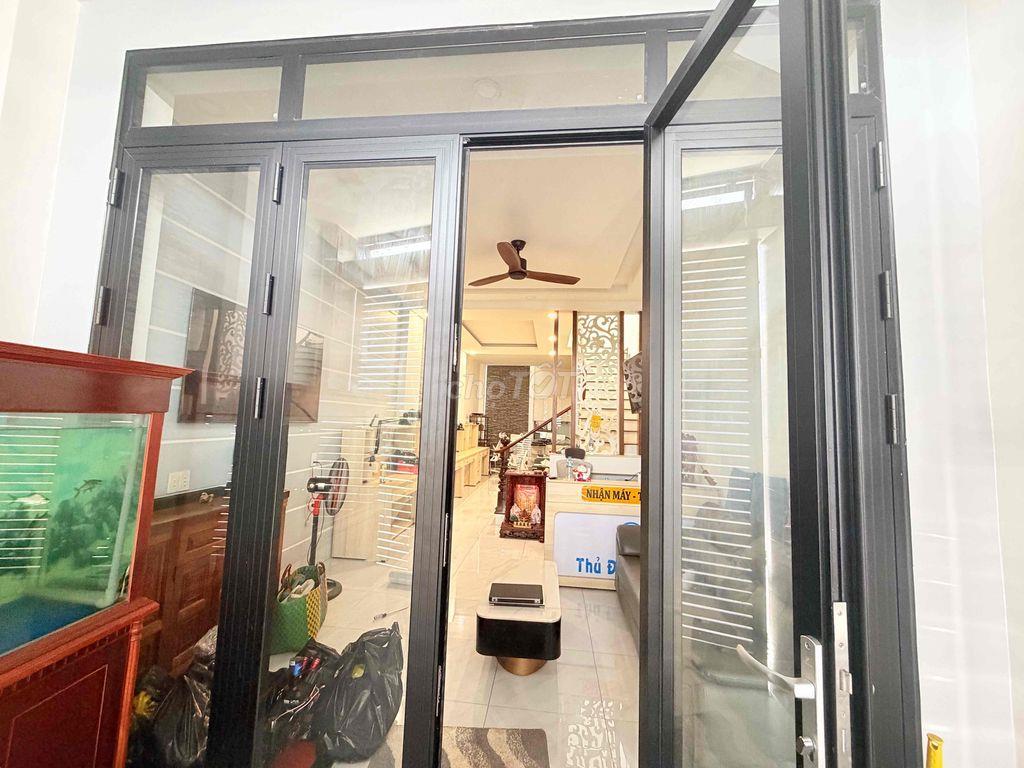 Nhà nguyên căn gia đình mới tinh