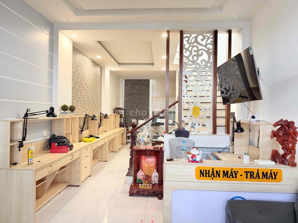Nhà nguyên căn gia đình mới tinh