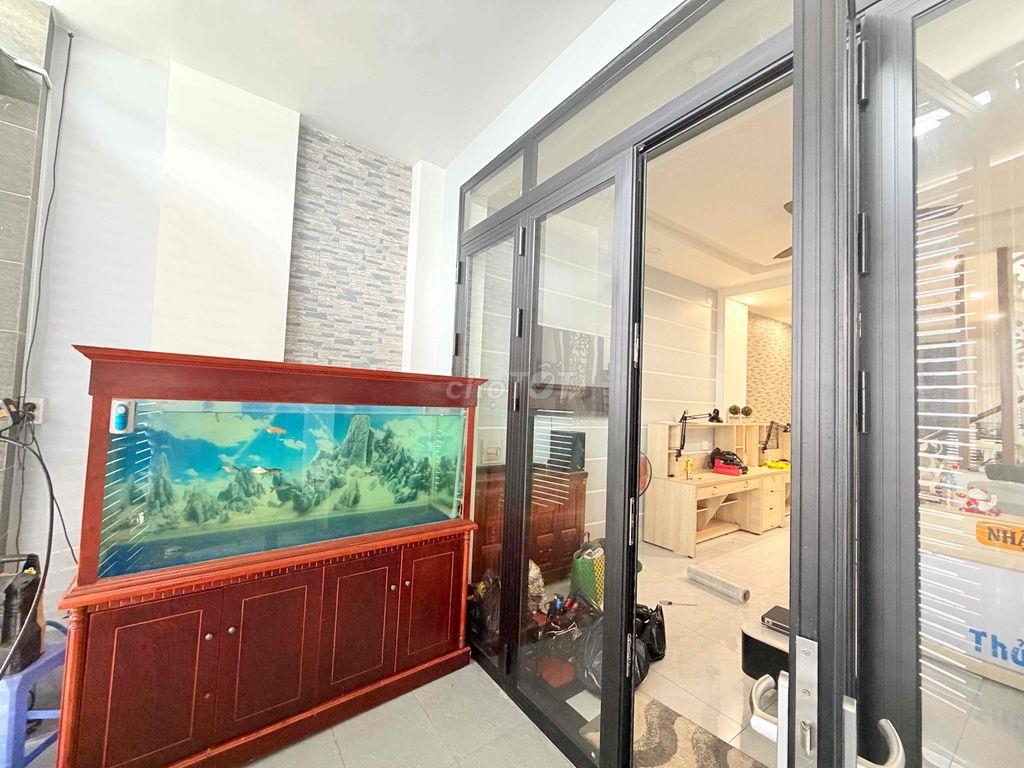 Nhà nguyên căn gia đình mới tinh