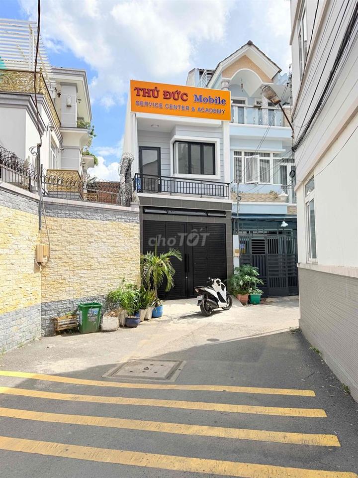 Nhà nguyên căn gia đình mới tinh