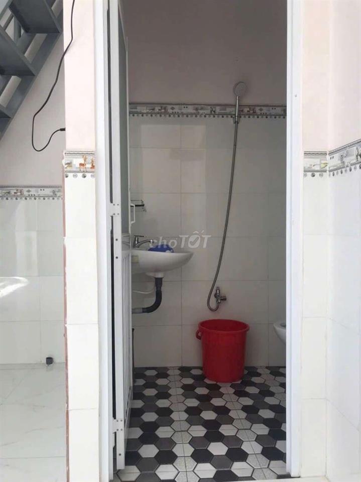 Cho thuê nhà nguyên căn 1 trệt 1 lầu ngay vòng xoay chợ Bến Cát