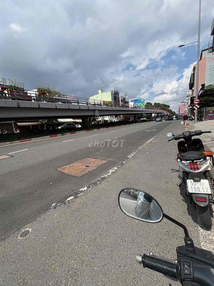 Bán toà nhà mặt tiền trung tâm vòng xoay Lăng Cha Cả Quận Tân Bình