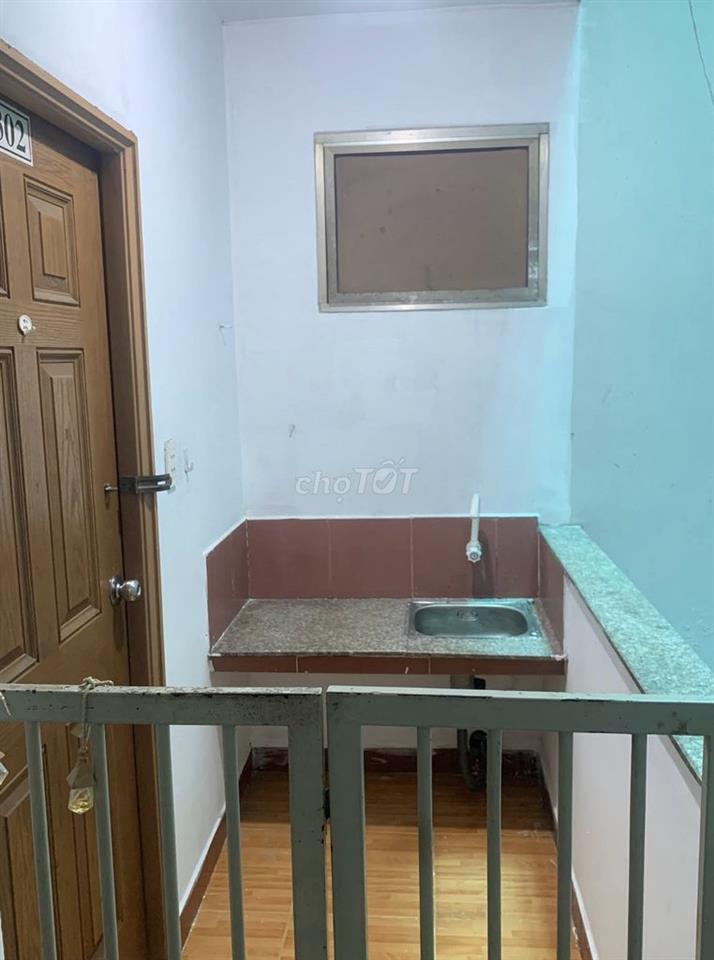 Chính chủ cho thuê phòng ban công ĐN, hẻm xe hơi Hồ Văn Huê, PN.