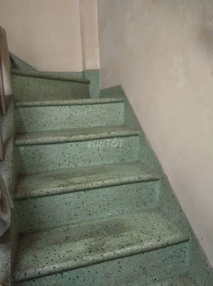 Nhà 1 căn ra mặt tiền 
