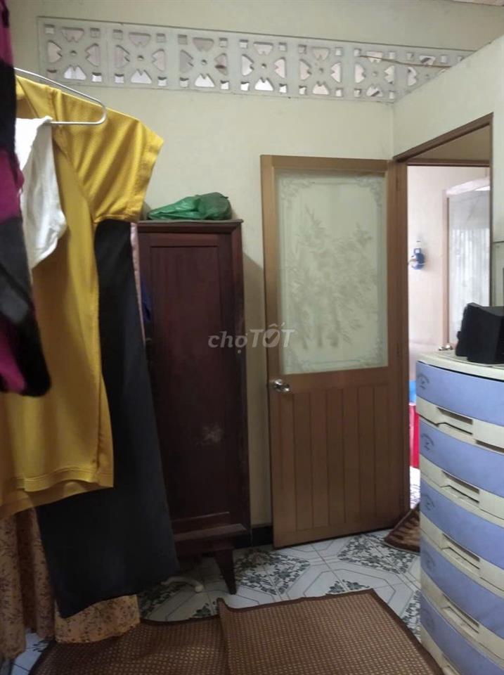 Nhà 1 căn ra mặt tiền 