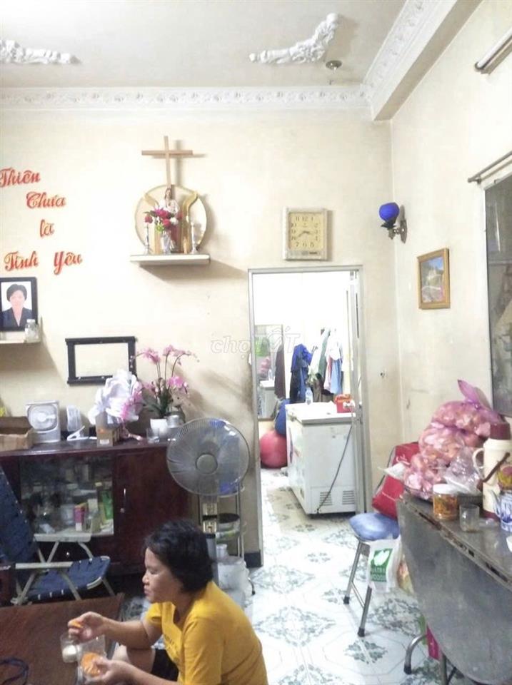 Nhà 1 căn ra mặt tiền 