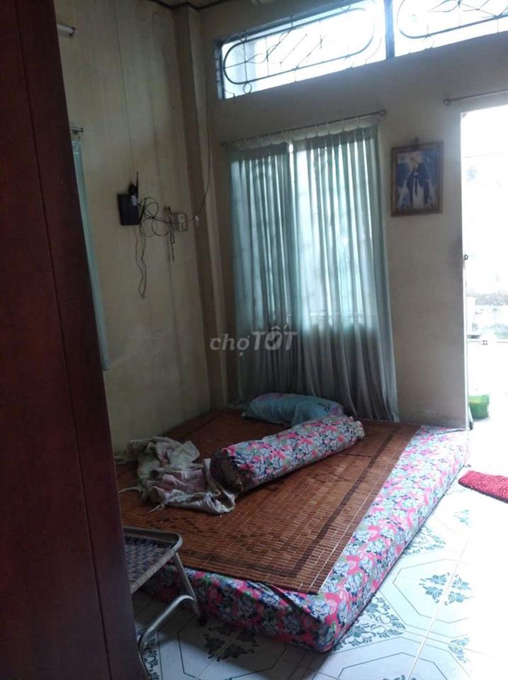 Nhà 1 căn ra mặt tiền 