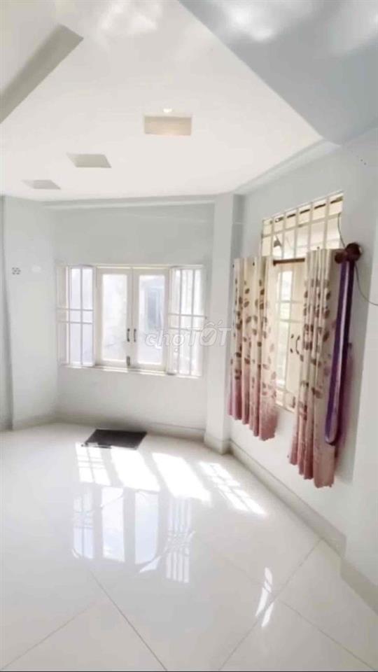 Nhà gò vấp 2 lầu. gần pham văn đồng gần trung tâm siêu thi Emart