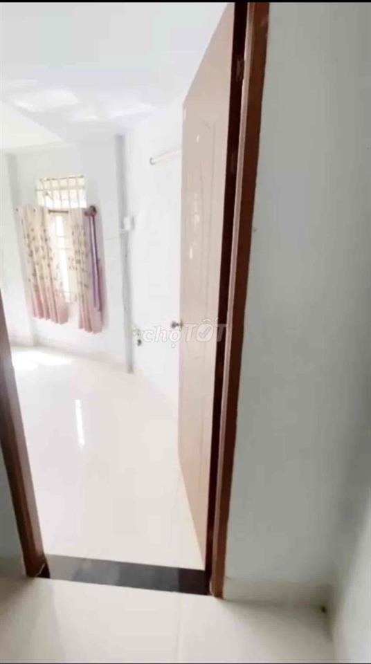 Nhà gò vấp 2 lầu. gần pham văn đồng gần trung tâm siêu thi Emart
