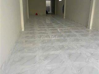 nhà 4x28 : bên dưới suốt 20 m