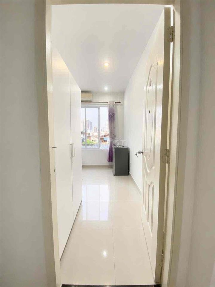 Phòng trọ đầy đủ nội thất, cửa sổ thoáng - Quận 3 kế Quận 10