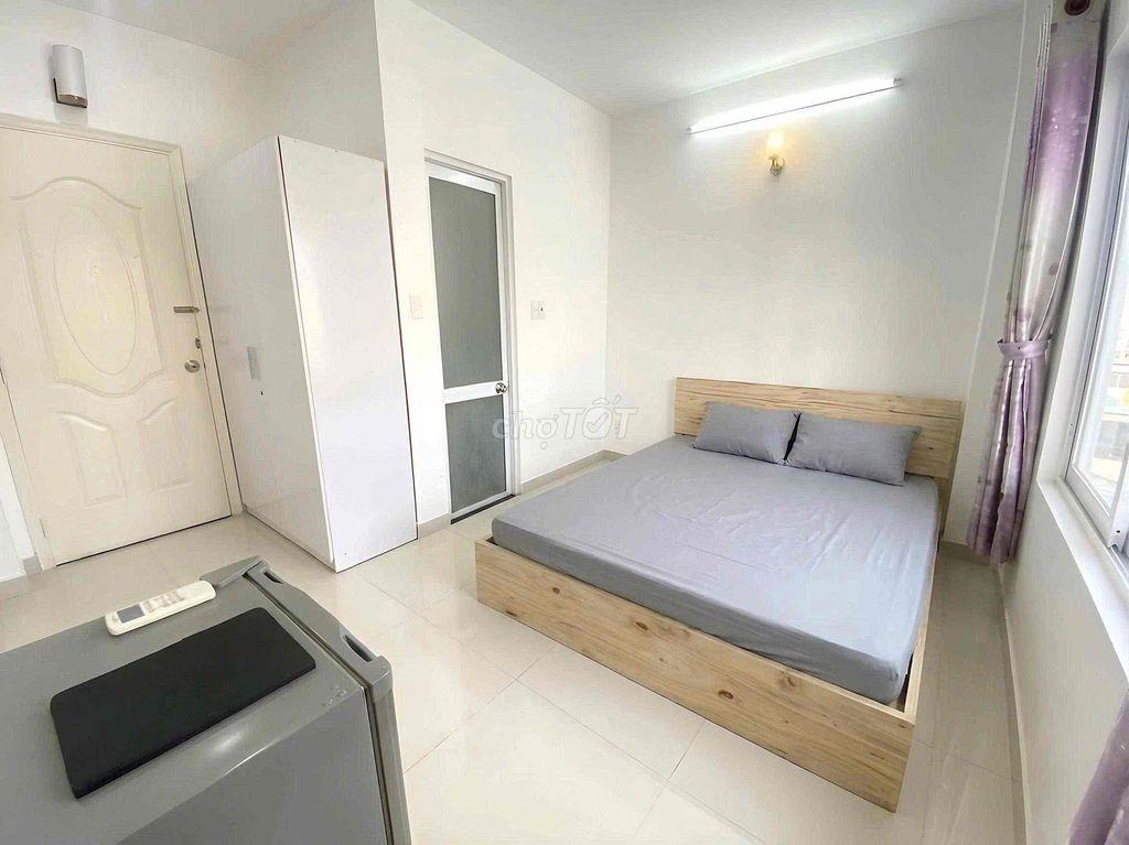 Phòng trọ đầy đủ nội thất, cửa sổ thoáng - Quận 3 kế Quận 10