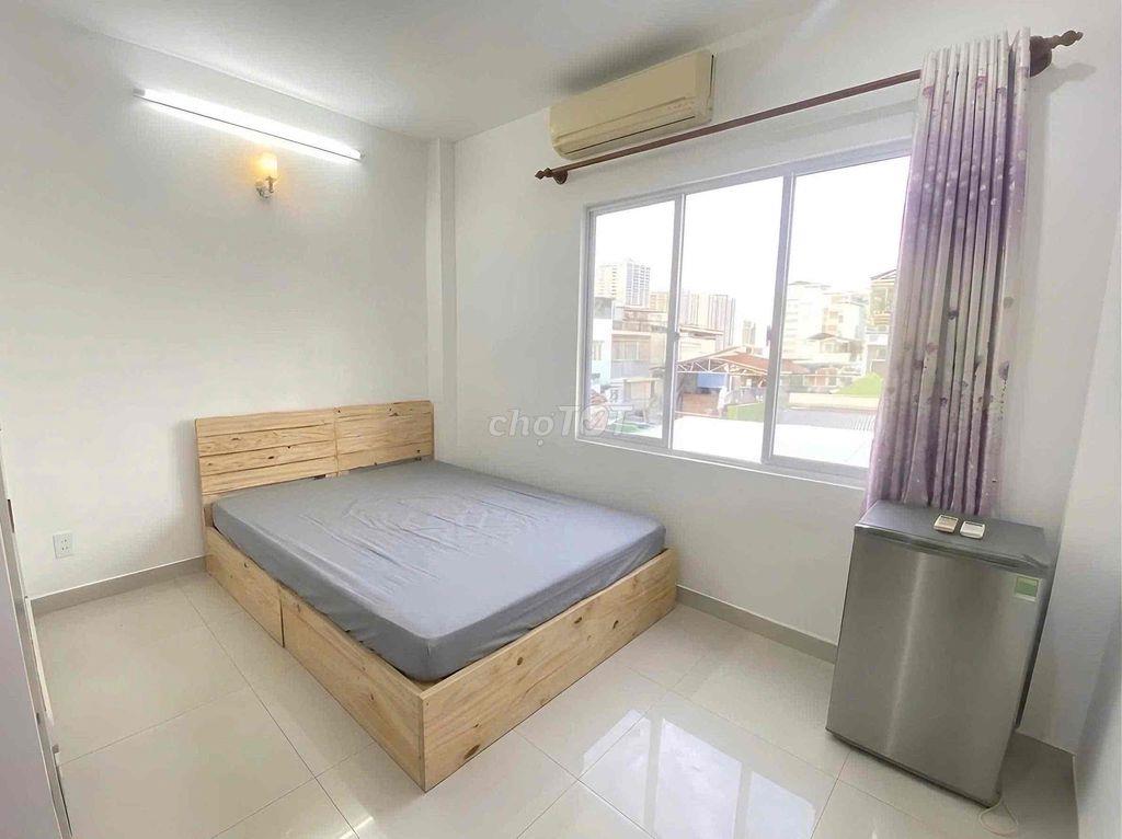 Phòng trọ đầy đủ nội thất, cửa sổ thoáng - Quận 3 kế Quận 10
