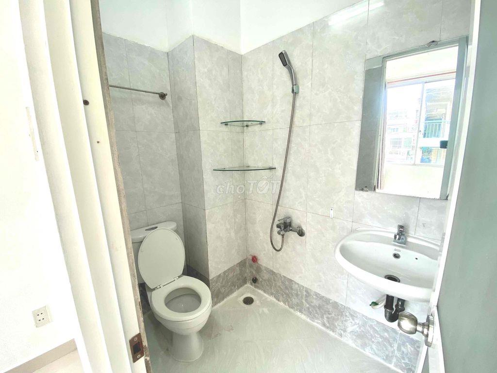 PHÒNG TRỌ QUẬN 3 - KẾ QUẬN 10, BAN CÔNG, CỬA SỔ THOÁNG MÁT