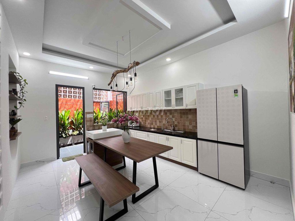 NHÀ 2 TẦNG MỚI ĐẸP 4PN 3WC - KHUÔN ĐẤT ĐẸP 4.3M X 22M CÓ SÂN TRƯỚC SAU