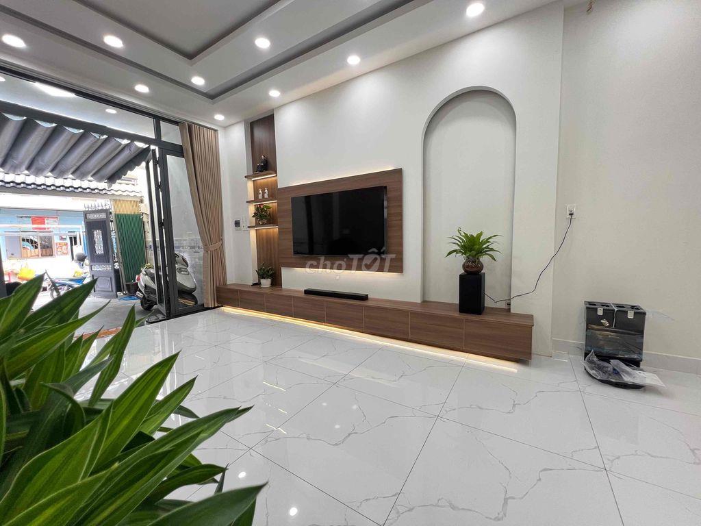 NHÀ 2 TẦNG MỚI ĐẸP 4PN 3WC - KHUÔN ĐẤT ĐẸP 4.3M X 22M CÓ SÂN TRƯỚC SAU