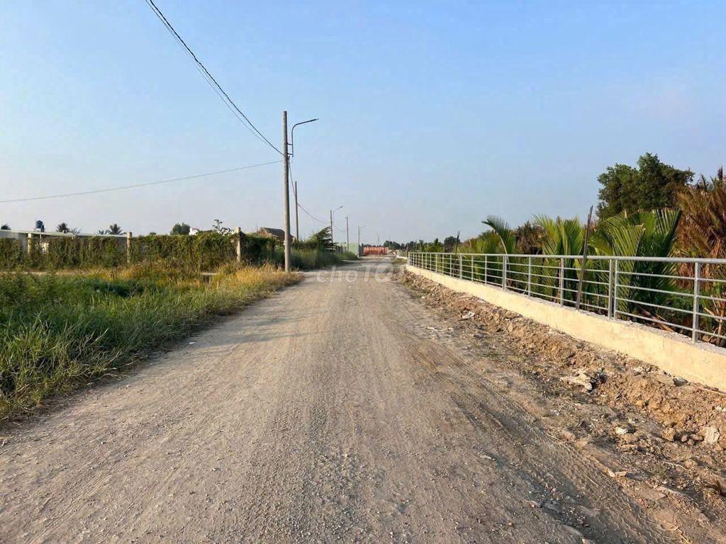 Đất long can cần đươc