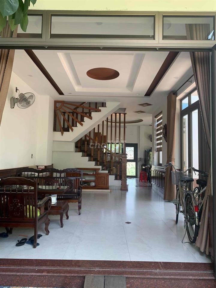 Cho thuê nhà sân vườn  Góc  2 Mặt Tiền  Đường Tiện ở và Kinh Doanh