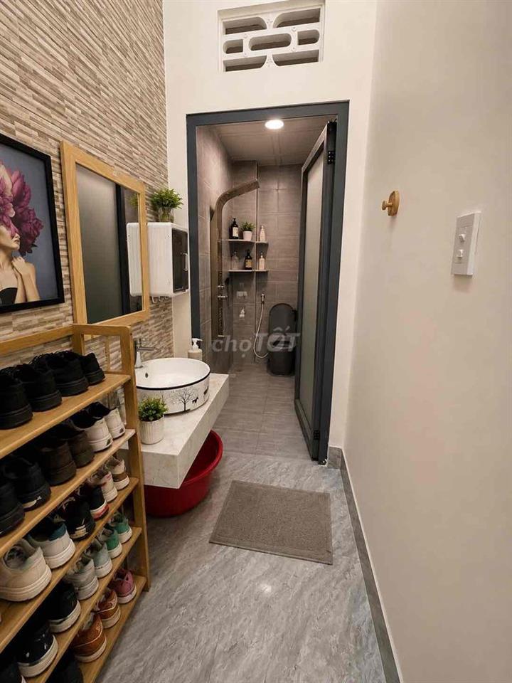 em chính chủ cần bán căn nhà cấp 4 xây kiên cố vị trí đẹp