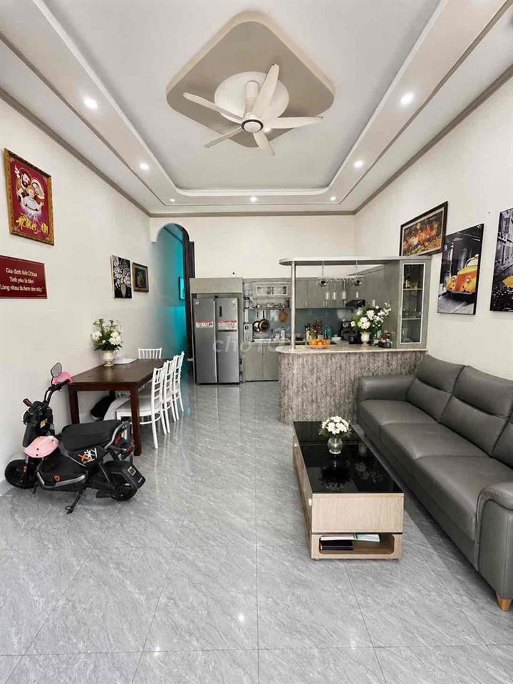 em chính chủ cần bán căn nhà cấp 4 xây kiên cố vị trí đẹp