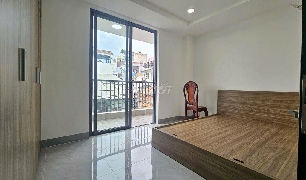 🏙️ Căn Hộ 2PN Ban Công Rộng 45M2 Đang Set Up Mới 100% Ngay Phú Nhuận