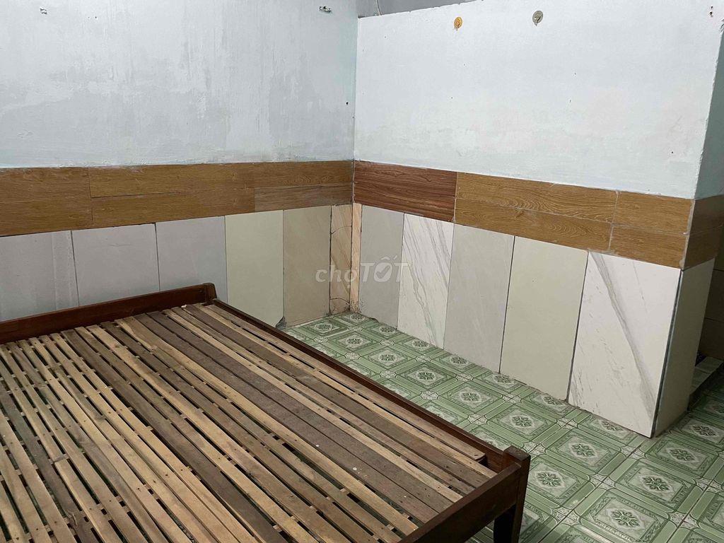 phòng sạch có giường, bếp, vệ sinh riêng