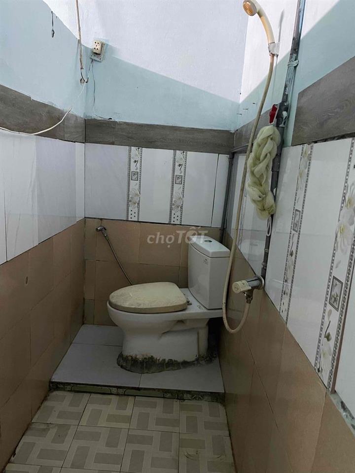 phòng sạch có giường, bếp, vệ sinh riêng