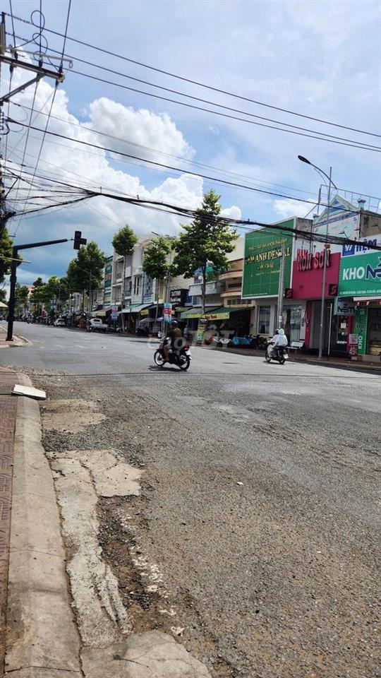 Nhà mặt tiền đường Nguyễn Tri Phương đối diện Quảng Trường trung tâm