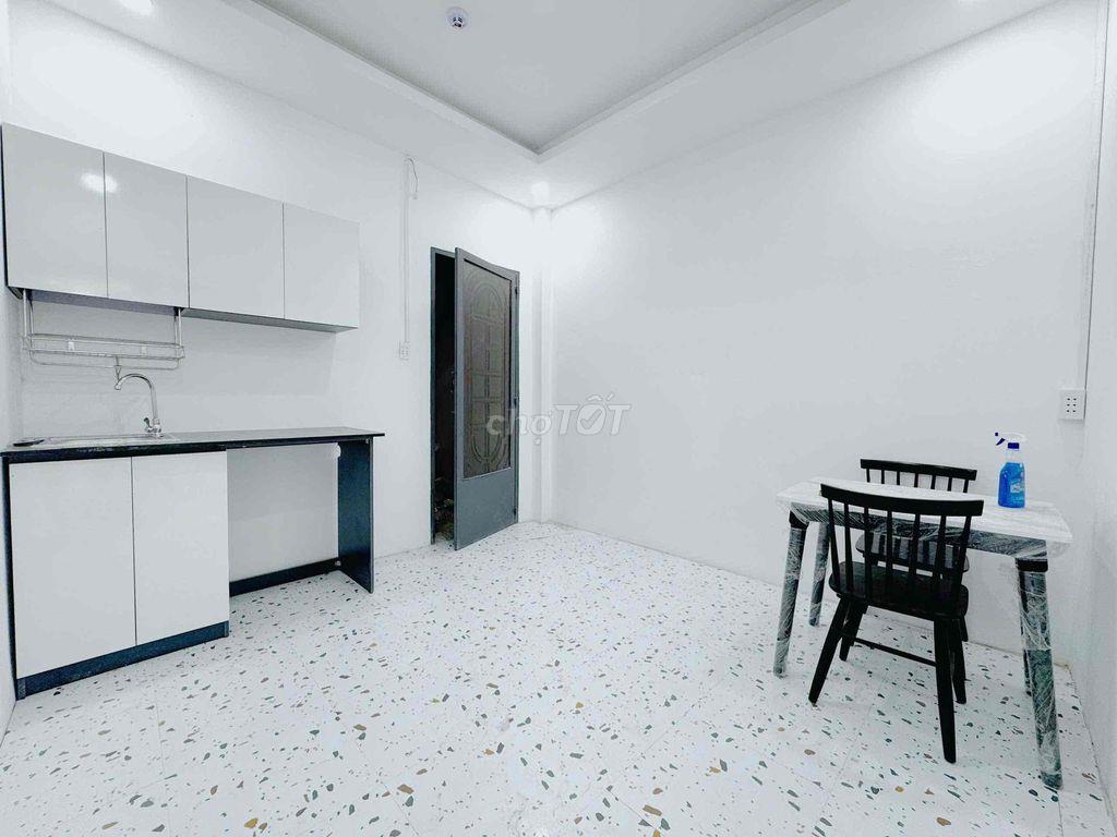 TRỐNG 2 CĂN DẠNG 2 PHÒNG NGỦ TRONG TOÀ, BAN CÔNG CỬA SỔ THOÁNG MÁT
