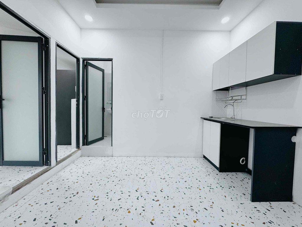 TRỐNG 2 CĂN DẠNG 2 PHÒNG NGỦ TRONG TOÀ, BAN CÔNG CỬA SỔ THOÁNG MÁT