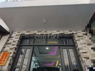 Nhà 1 trệt + 1 lầu, 1WC, Ban công, Bếp