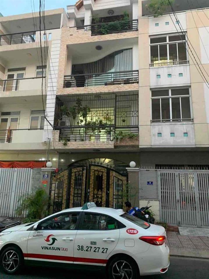 phòng ban công thoáng mát mặt tiền đường số 9