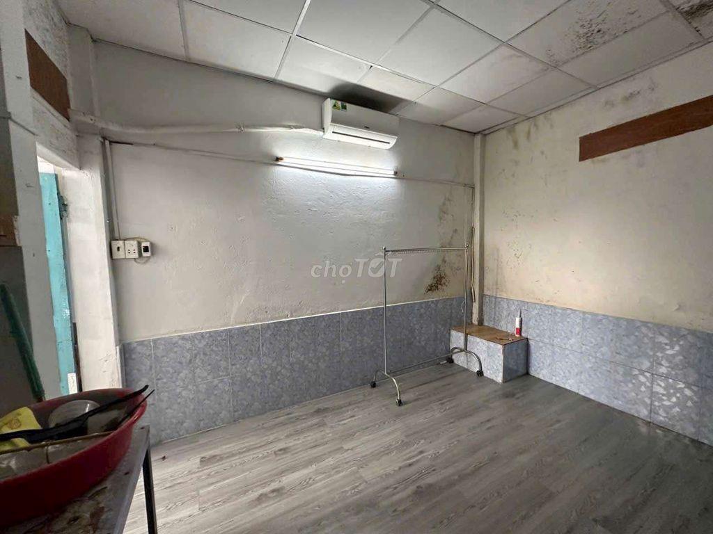 Phòng trọ tầng trệt có nội thất Phạm Văn Bạch